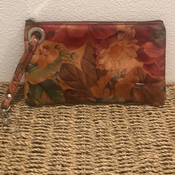 Flower Wristlet - Picture 1 of 9